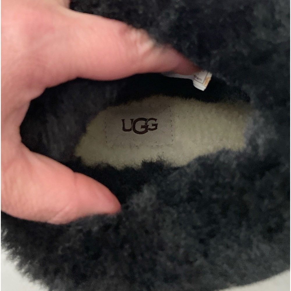 NEW UGG Bodie black suede boots - Picture 11 of 11